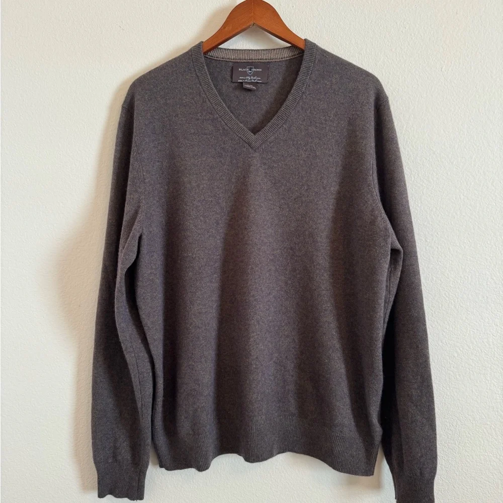 Black Brown 1826 Men’s v-neck cashmere sweater